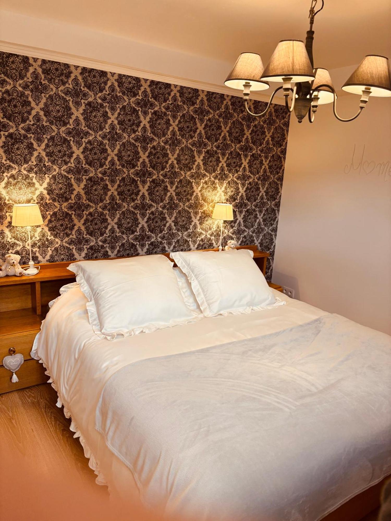 Au Refuge Du Speleo Bed and Breakfast Hotton Exteriör bild